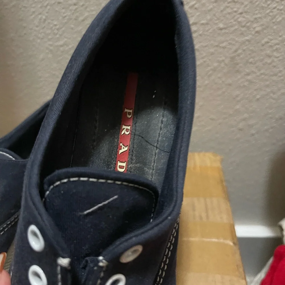 Prada - Picture 3 of 3